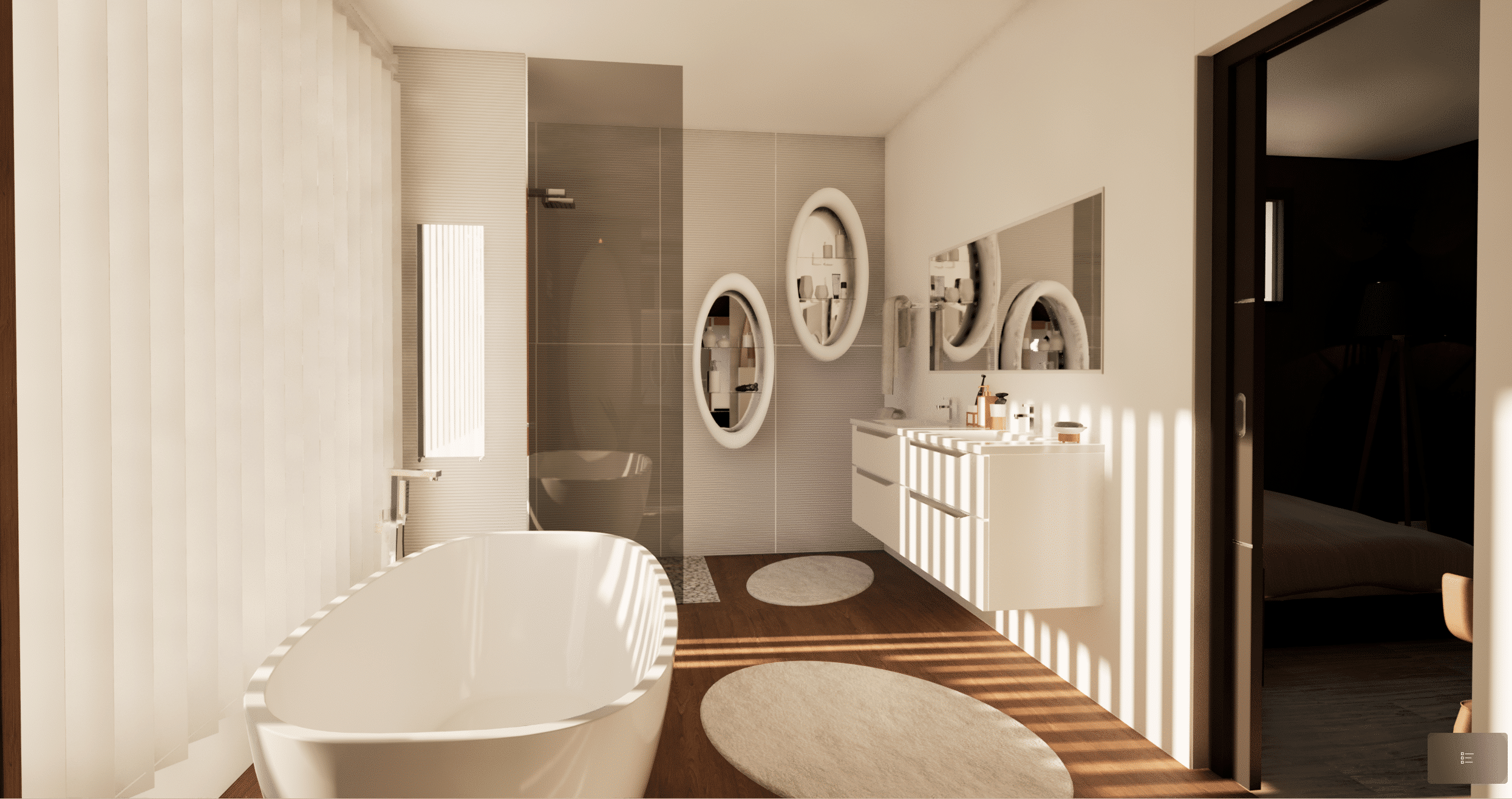 Salle de bains moderne avec une baignoire autoportante, une douche en verre, un meuble à double vasque, des miroirs ovales et des tapis ronds sur un sol en bois. La lumière du soleil traverse les stores verticaux et projette des ombres. Une chambre à coucher est visible à travers une porte ouverte.